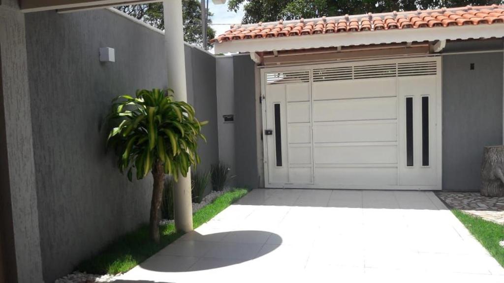  CASA COM SAUNA e PISCINA NO CENTRO