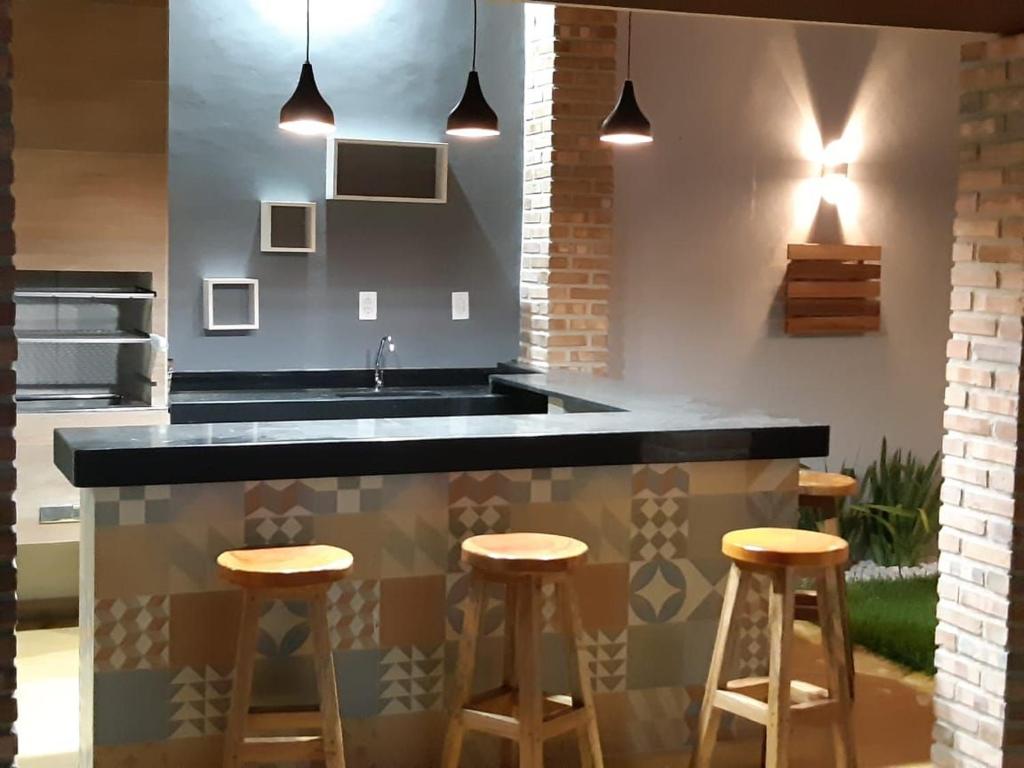  CASA COM SAUNA e PISCINA NO CENTRO