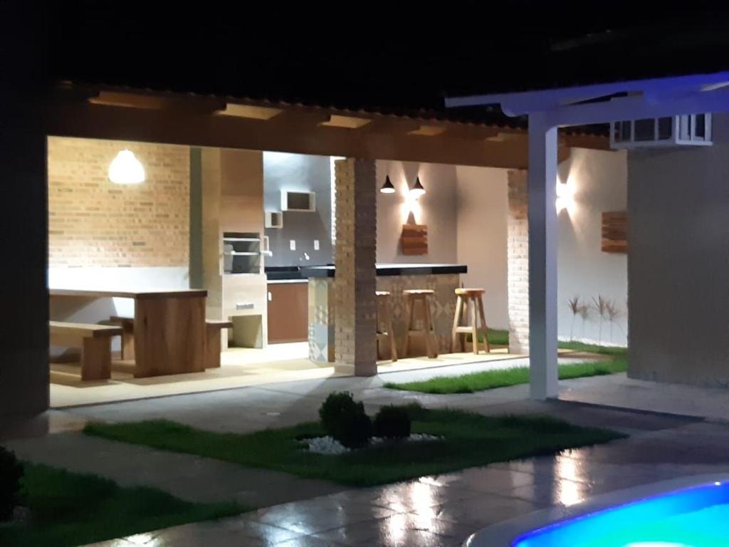  CASA COM SAUNA e PISCINA NO CENTRO