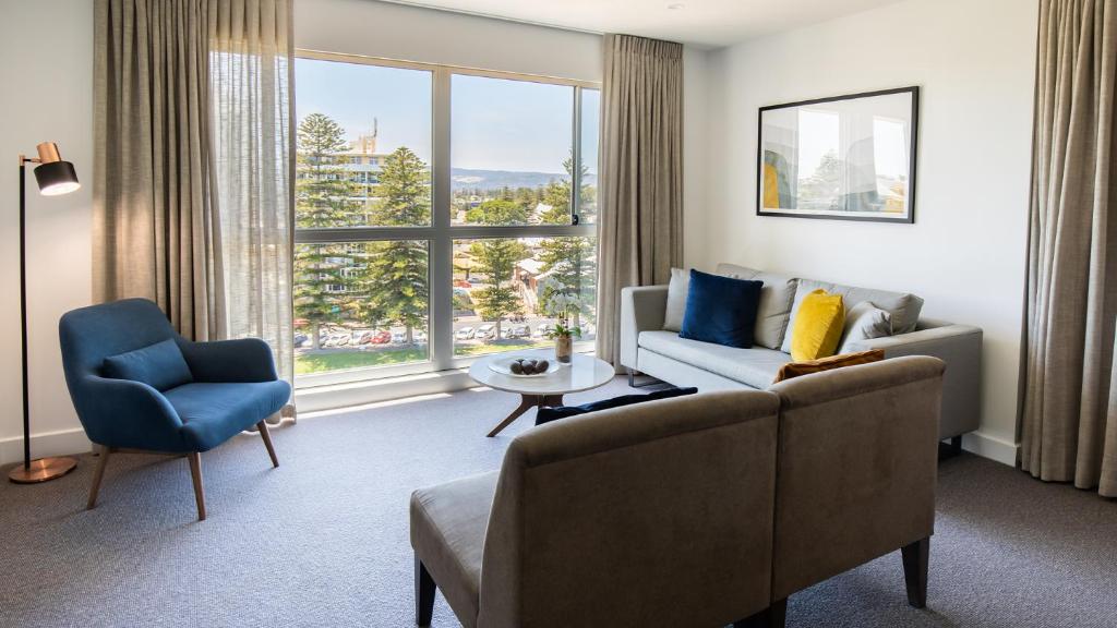 Posezení v ubytování Oaks Glenelg Plaza Pier Suites