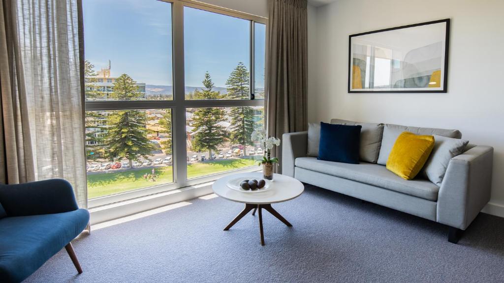 Posezení v ubytování Oaks Glenelg Plaza Pier Suites