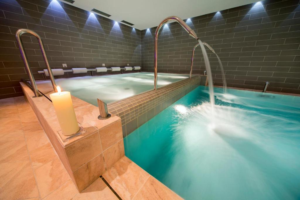 Bazén v ubytování Hotel Bellaria nebo v jeho okolí