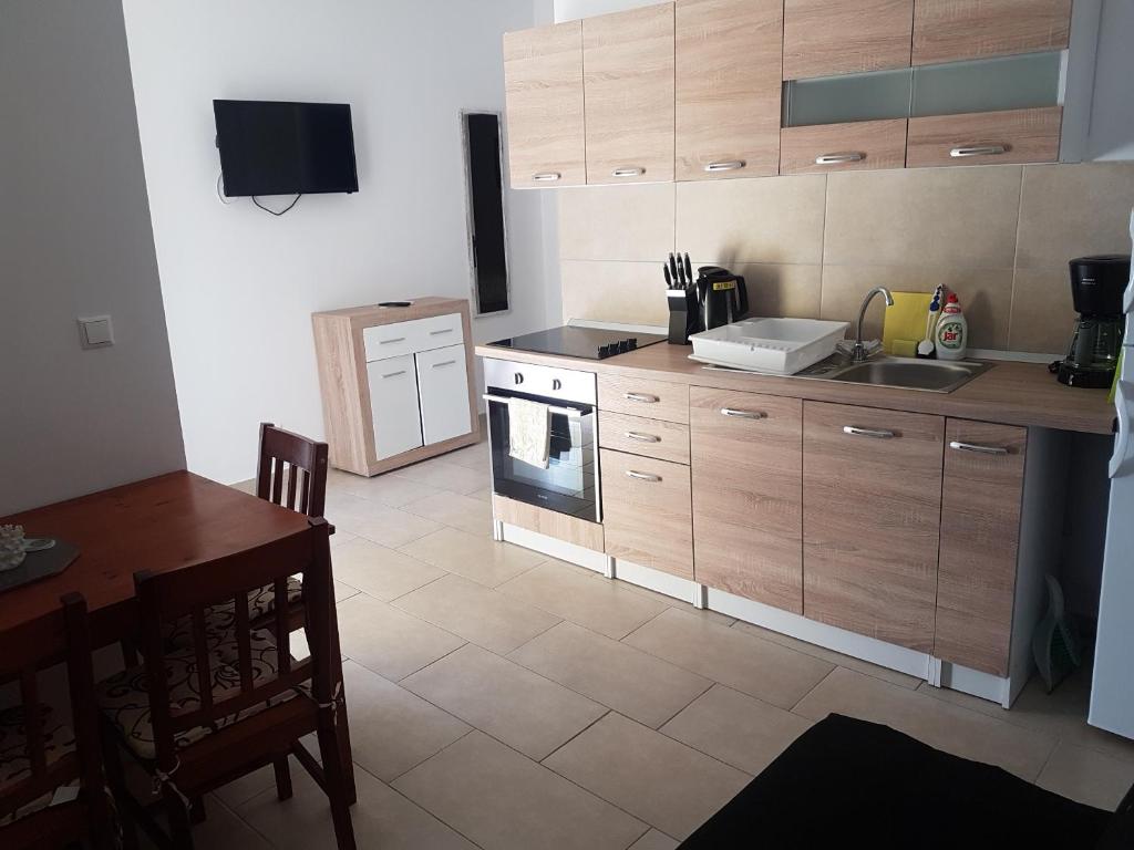 Kuchyň nebo kuchyňský kout v ubytování Villa Niva