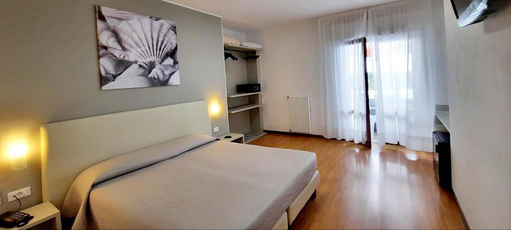 Postel nebo postele na pokoji v ubytování Hotel Carol
