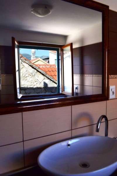 Fotografia z galérie ubytovania Deluxe Port View Apartment v destinácii Kaštela