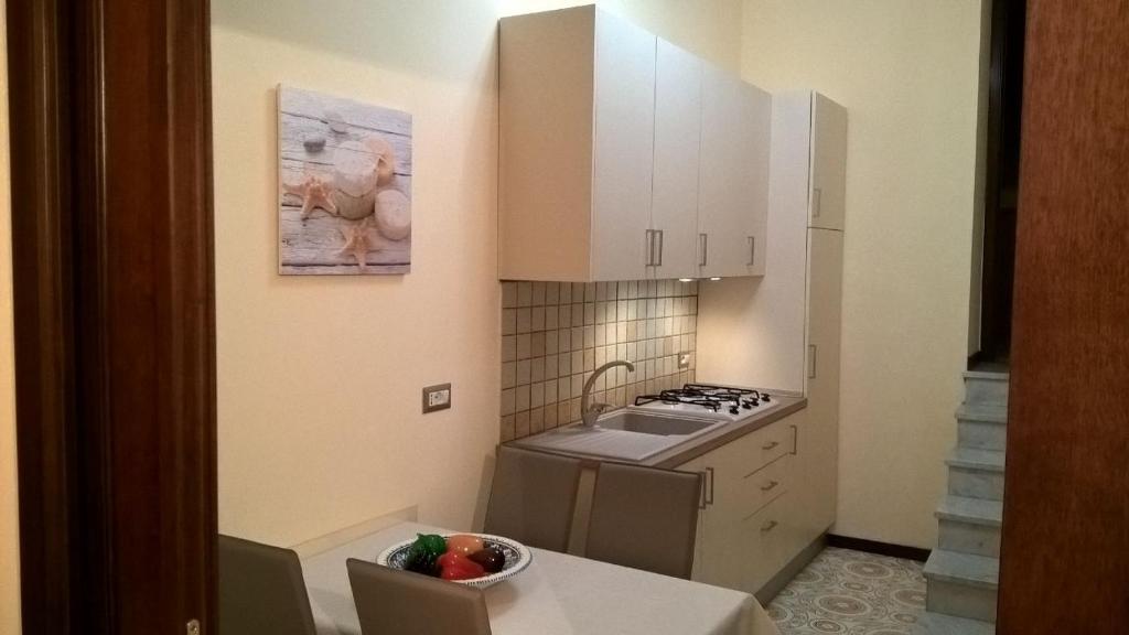 Kitchen o kitchenette sa Sorrento City Center Atmosphere