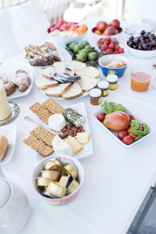 Jedlo v ubytovaní bed & breakfast alebo blízkom okolí