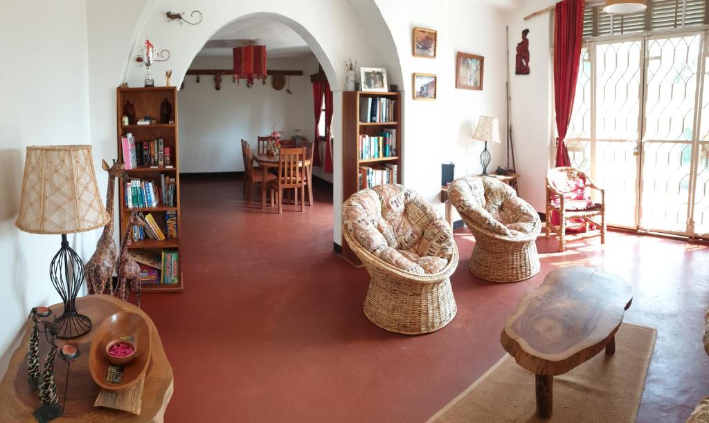 Alison & Dave's Guesthouse tesisinde bir oturma alanı