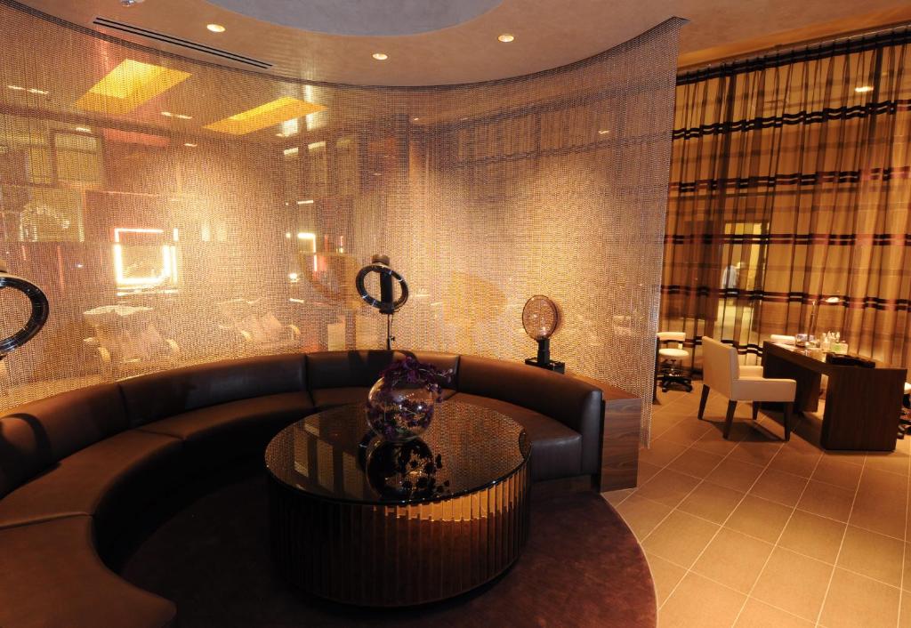 Ein Sitzbereich in der Unterkunft M Resort Spa &amp; Casino