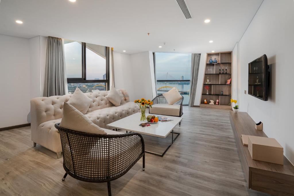Posezení v ubytování HAIAN Riverfront Hotel Da Nang