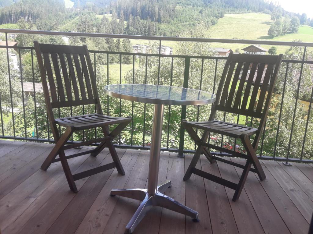 Balkón nebo terasa v ubytování SonnenChalet Werfenweng