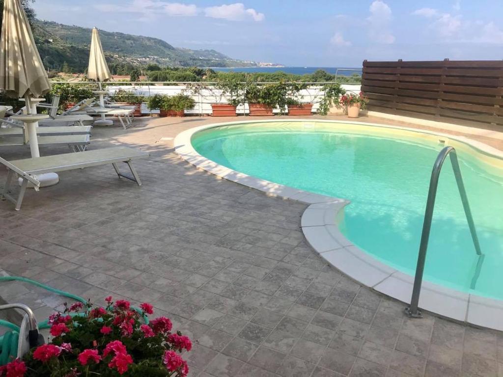 Bazén v ubytování Panoramic Beach Villa nebo v jeho okolí