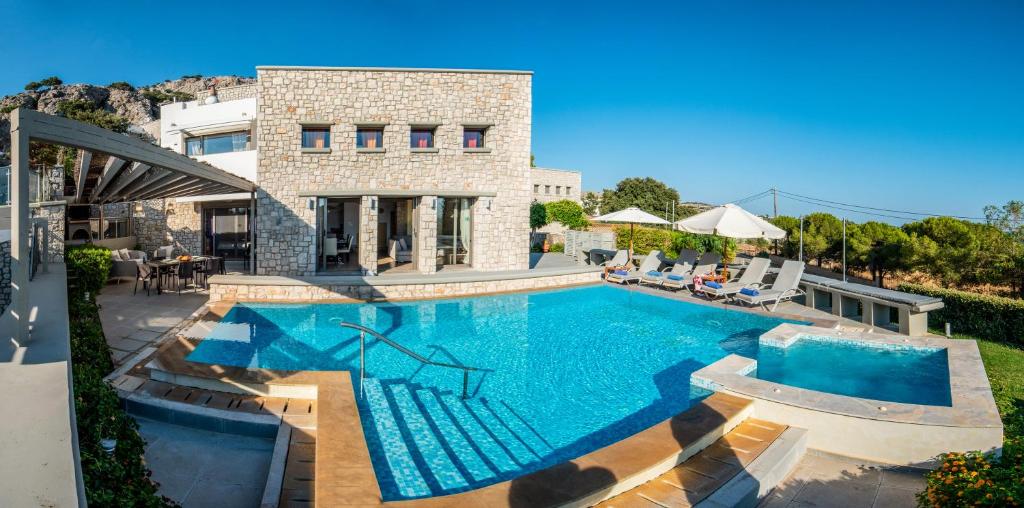 The swimming pool at or close to Villa CostaMare - enjoy lazy days on the private Pool-Jacuzzi