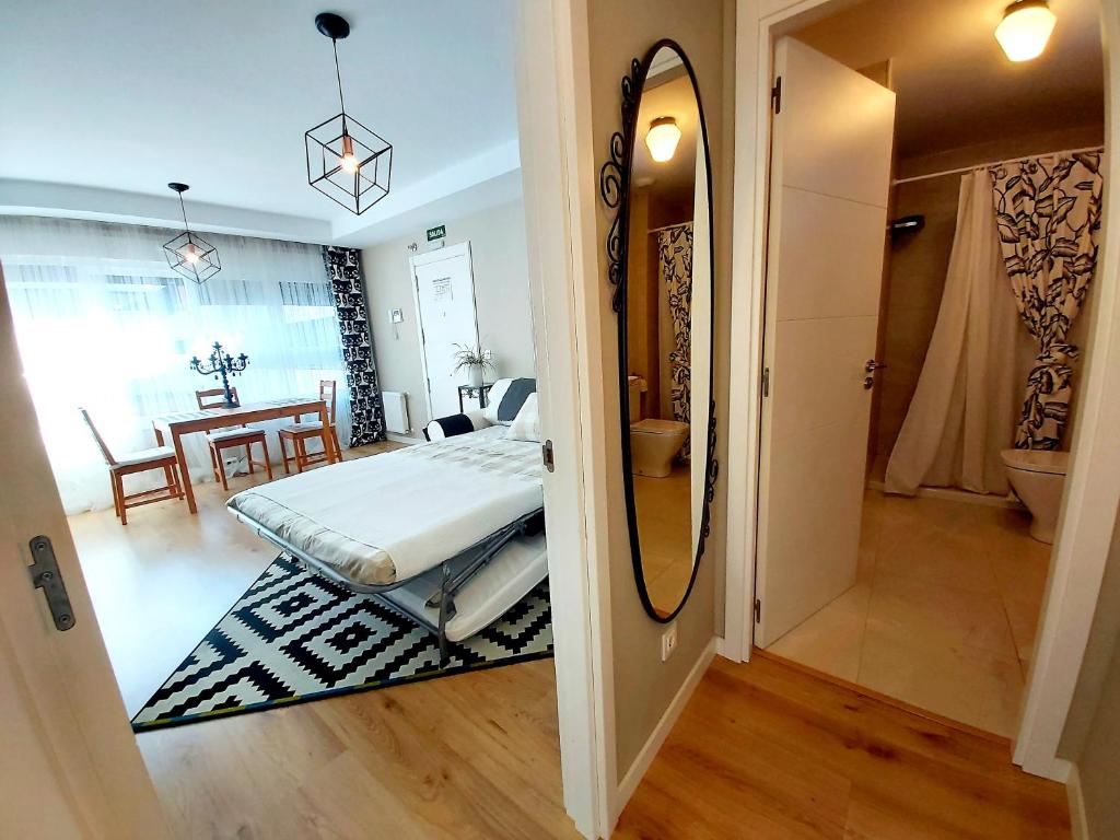 Postel nebo postele na pokoji v ubytování COSTA NORTE GYM Apartamento con Terraza Garaje y Piscina