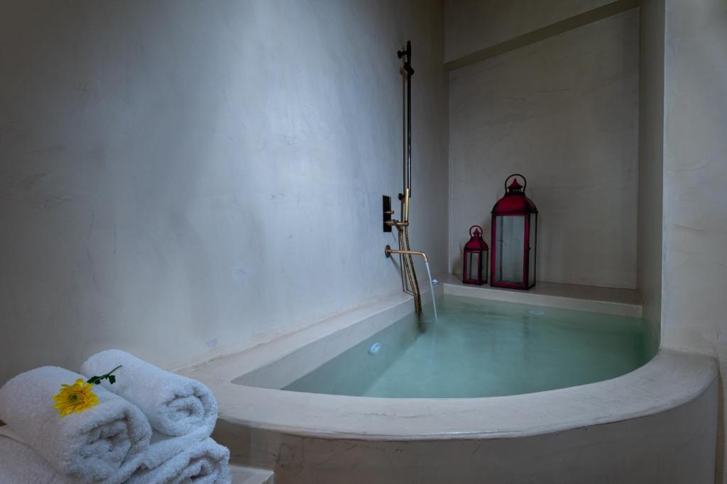 Mythical Blue Luxury Suites - 19