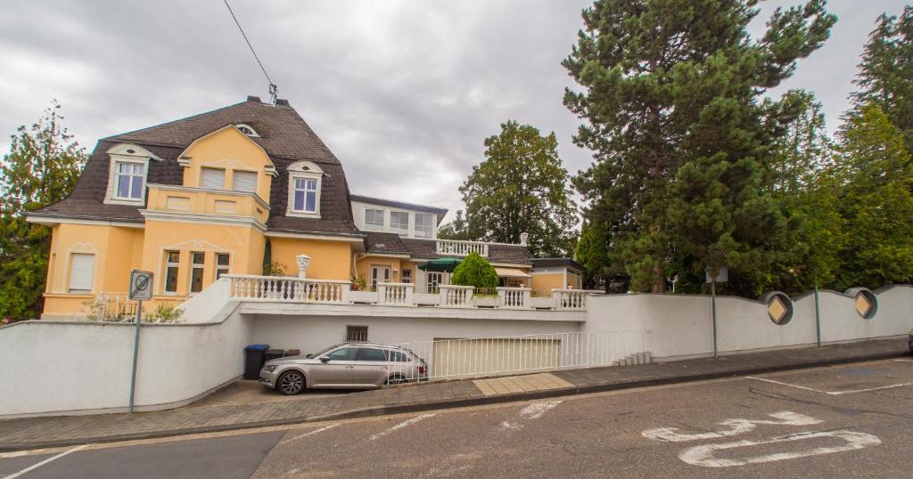 a house with a car parked in front of it at Ferienwohnung am Rheinsteig in Bendorf