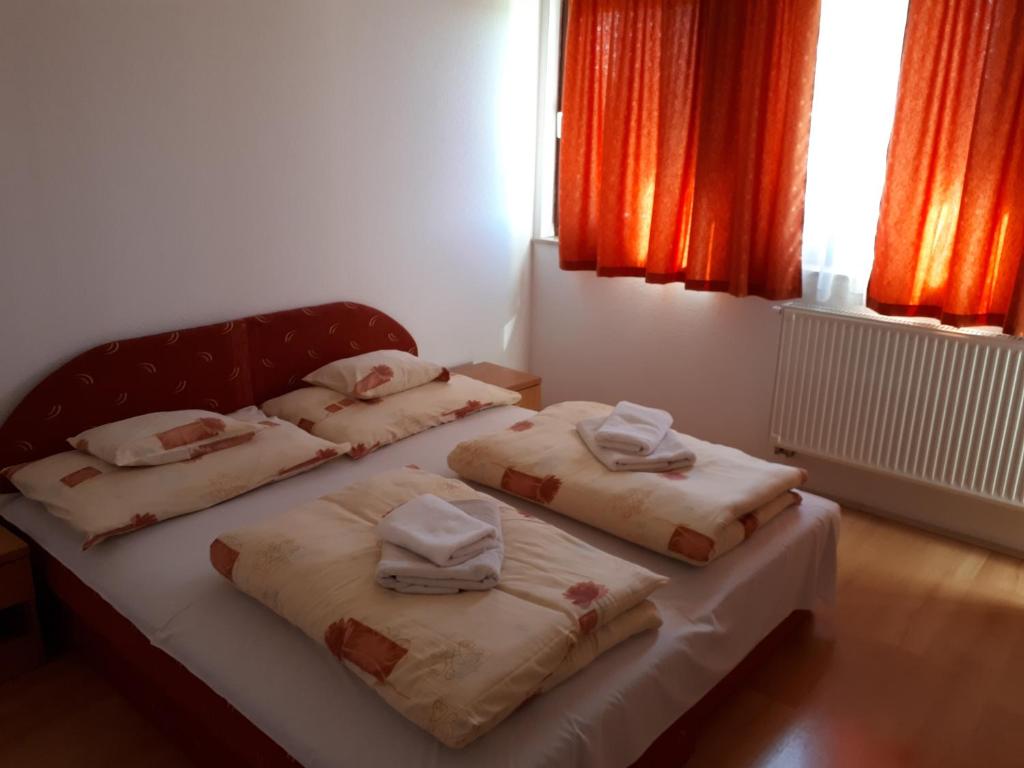 Postel nebo postele na pokoji v ubytování Bianka Apartmanház