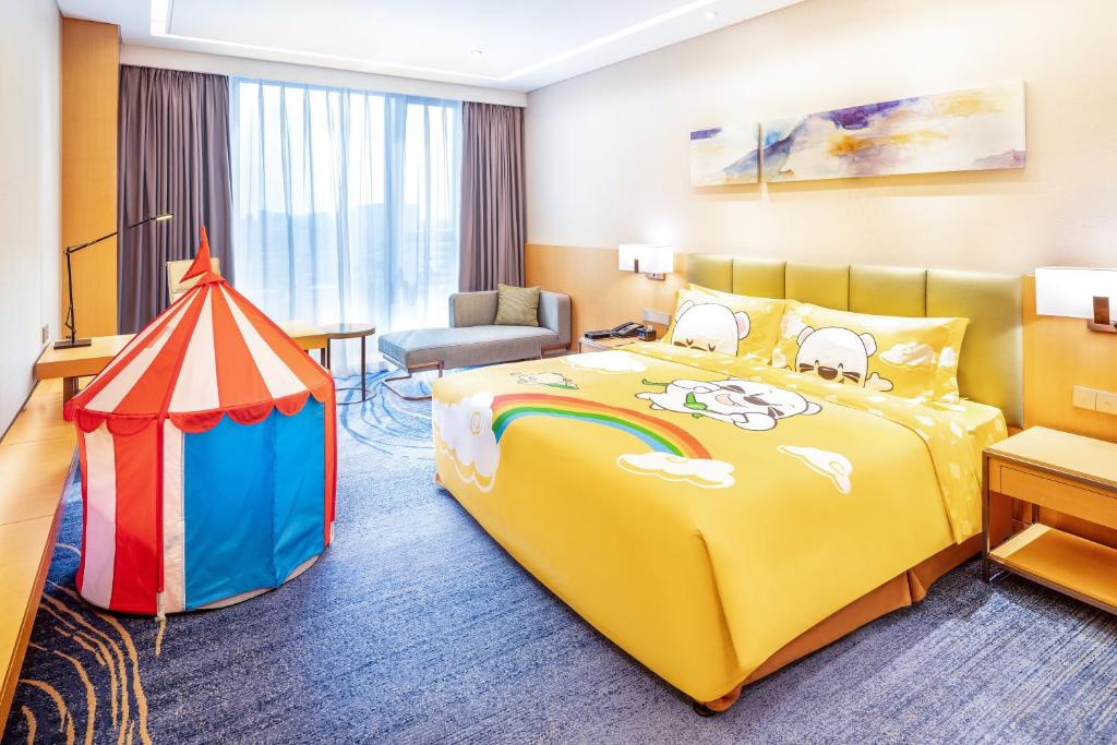 a hotel room with a large bed and a circus tent at Holiday Inn Neijiang Riverside, an IHG Hotel in Neijiang