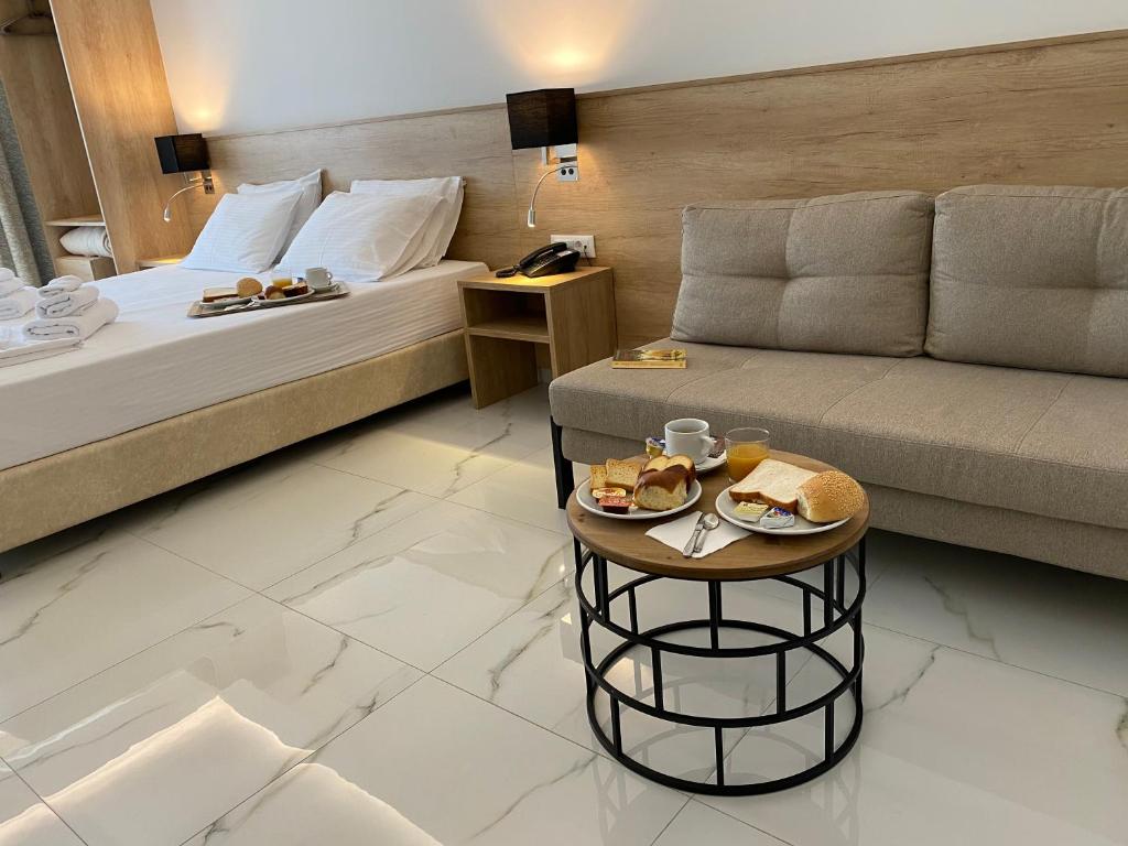 Łóżko lub łóżka w pokoju w obiekcie Marvel Deluxe Rooms