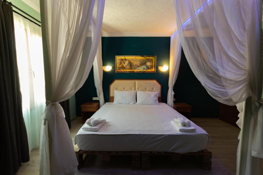 Rebetika Hotel & bistro - Standard Queen Room