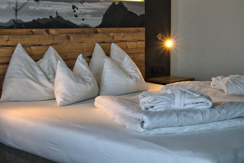 Postel nebo postele na pokoji v ubytování Hotel Achentalerhof