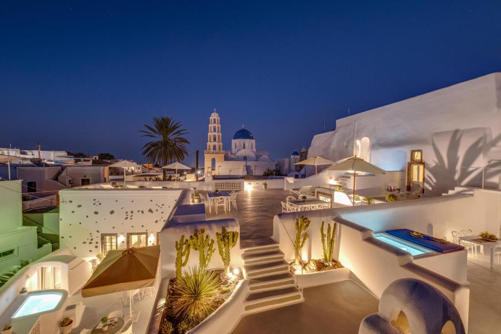 Bazén v ubytování Radiant Santorini nebo v jeho okolí