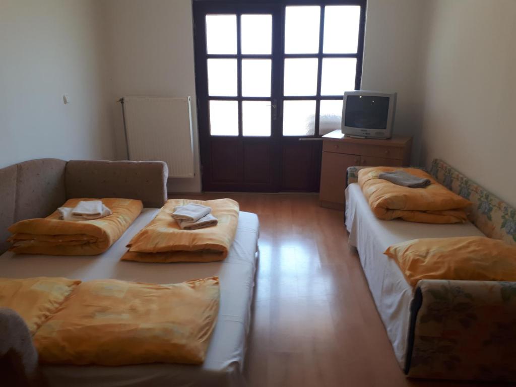 Postel nebo postele na pokoji v ubytování Bianka Apartmanház