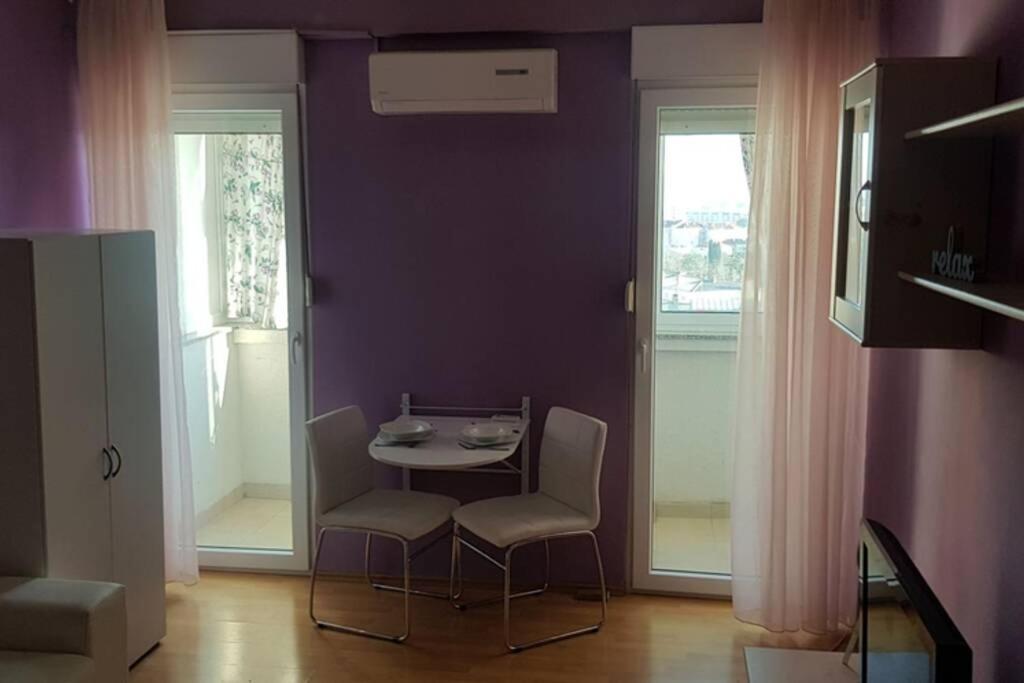 Zdjęcie z galerii obiektu Apartment KIKI, 7th floor, with a sea view, free WiFI, for 2 persons w mieście Zadar