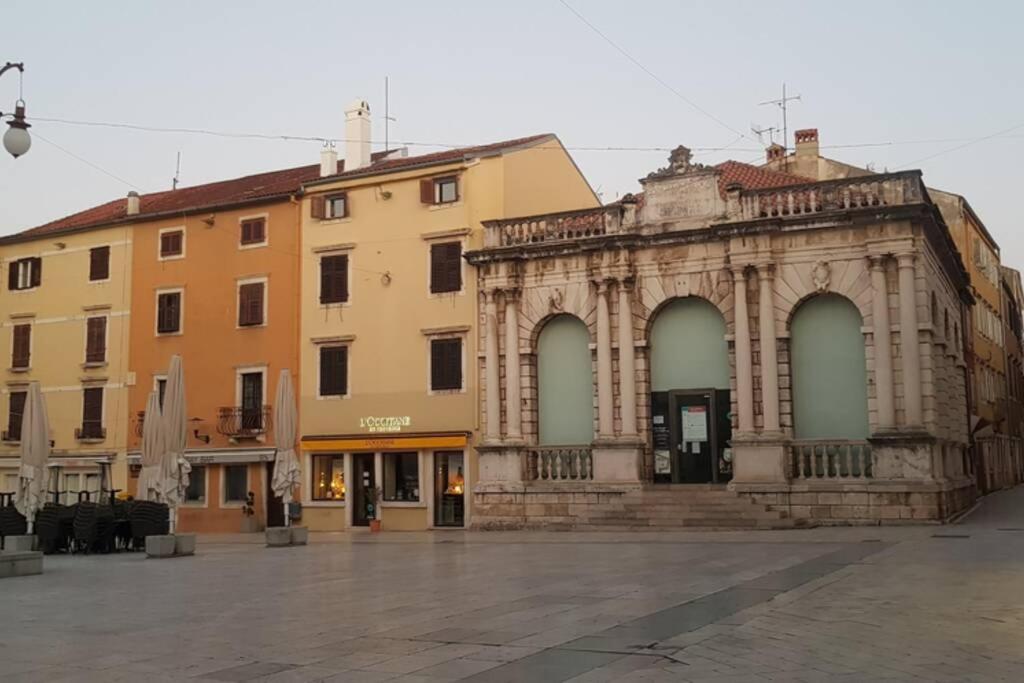 Budynek, w którym mieści się apartament