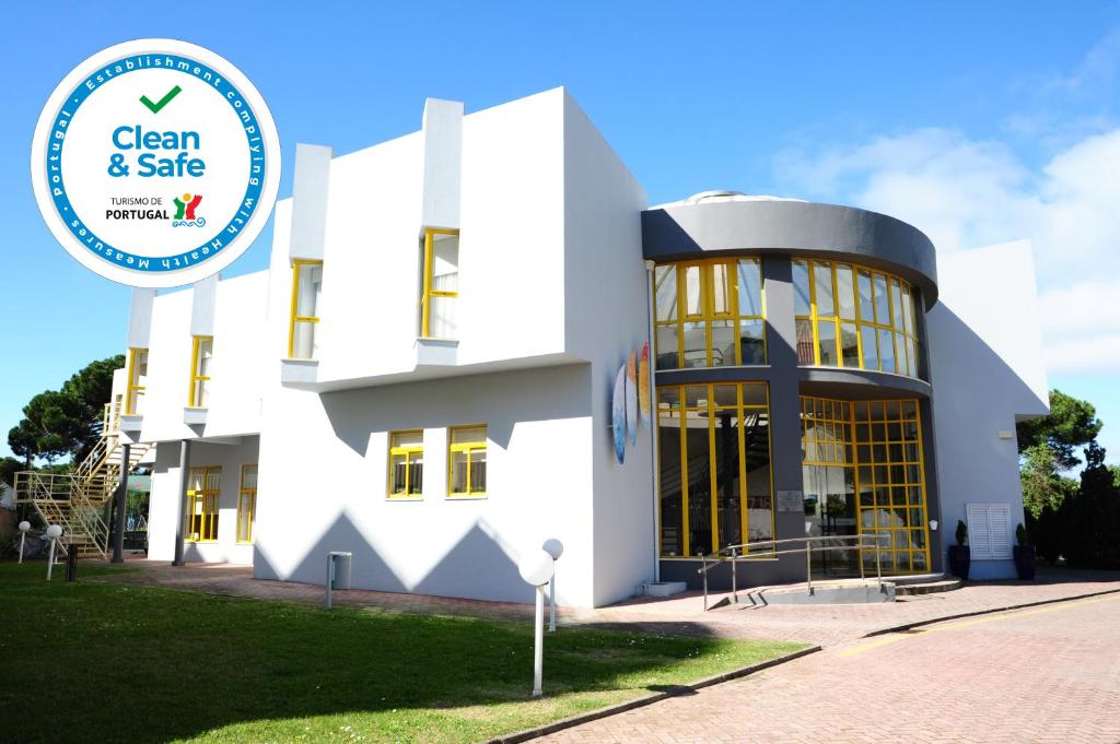 a building with a sign that says clean and safe at Caparica Sun Centre in Costa da Caparica