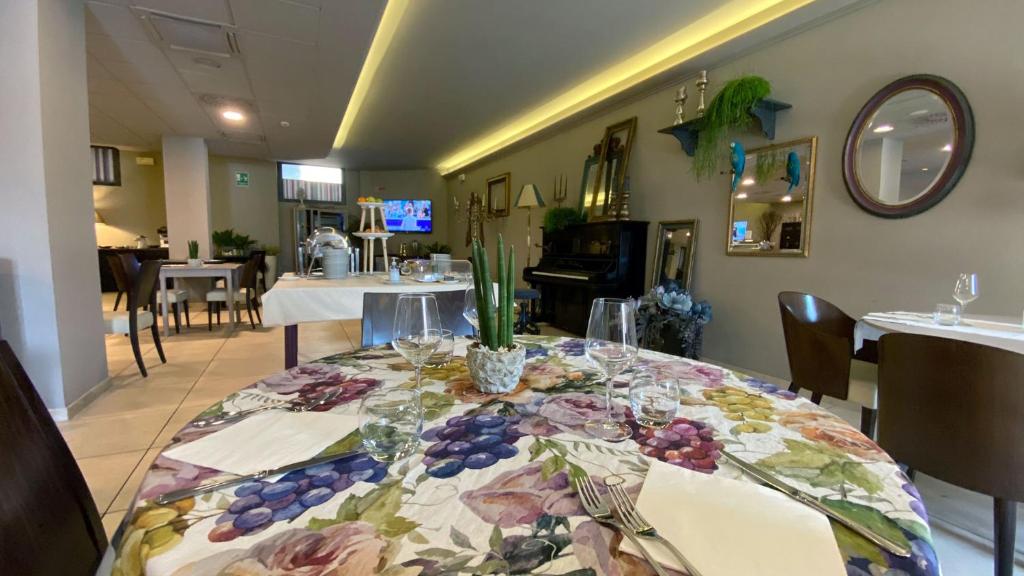TV a/nebo společenská místnost v ubytování Hotel Europa