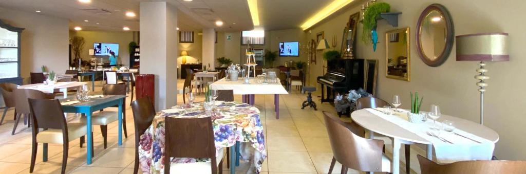 TV a/nebo společenská místnost v ubytování Hotel Europa