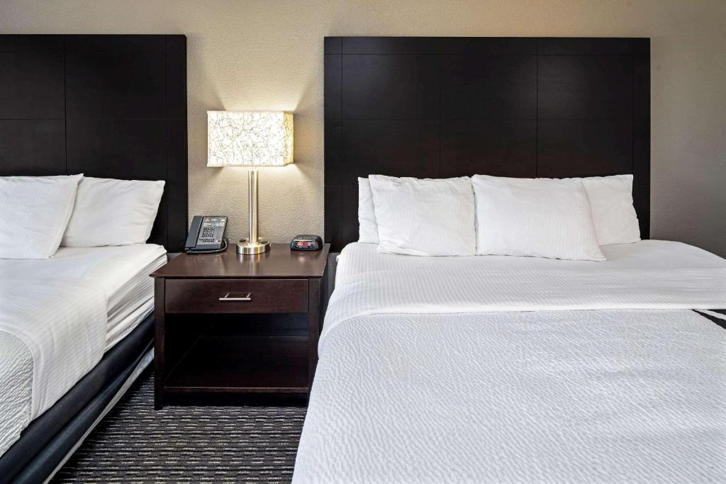 La Quinta by Wyndham Anaheim - 2 Full Beds, Suite