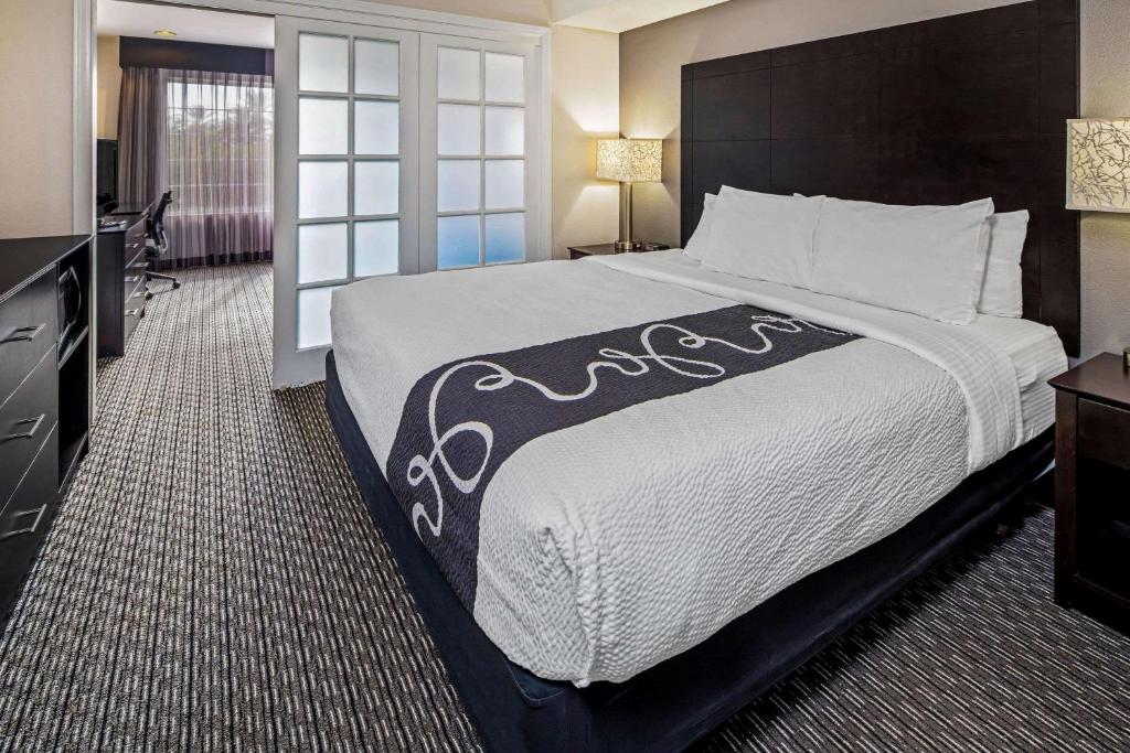 La Quinta by Wyndham Anaheim - 1 King Bed