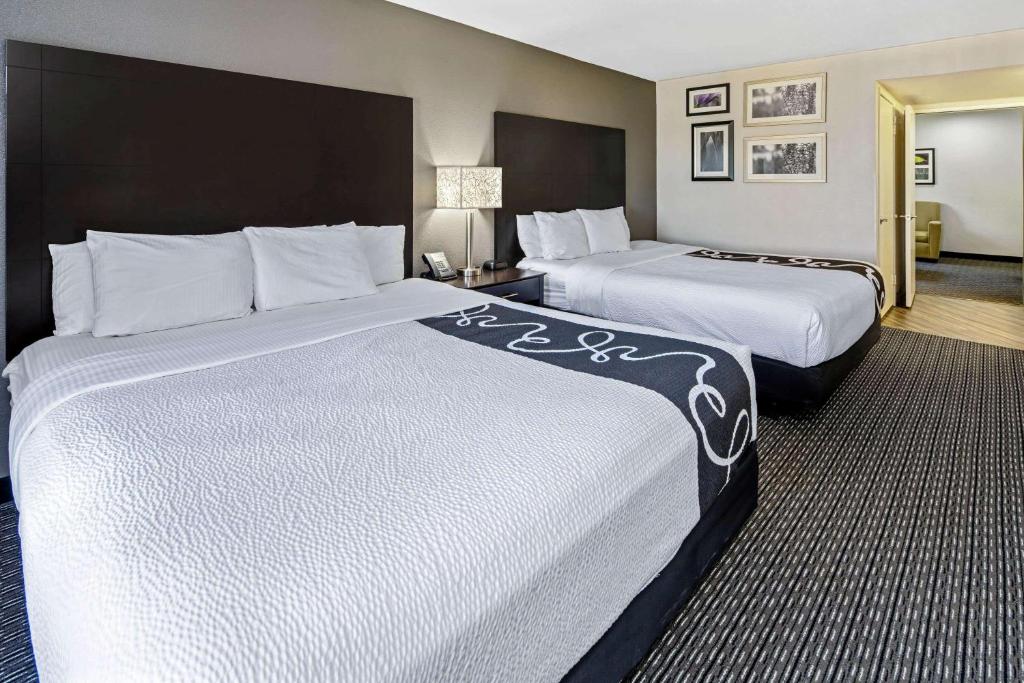 La Quinta by Wyndham Anaheim - 2 King Beds, Suite