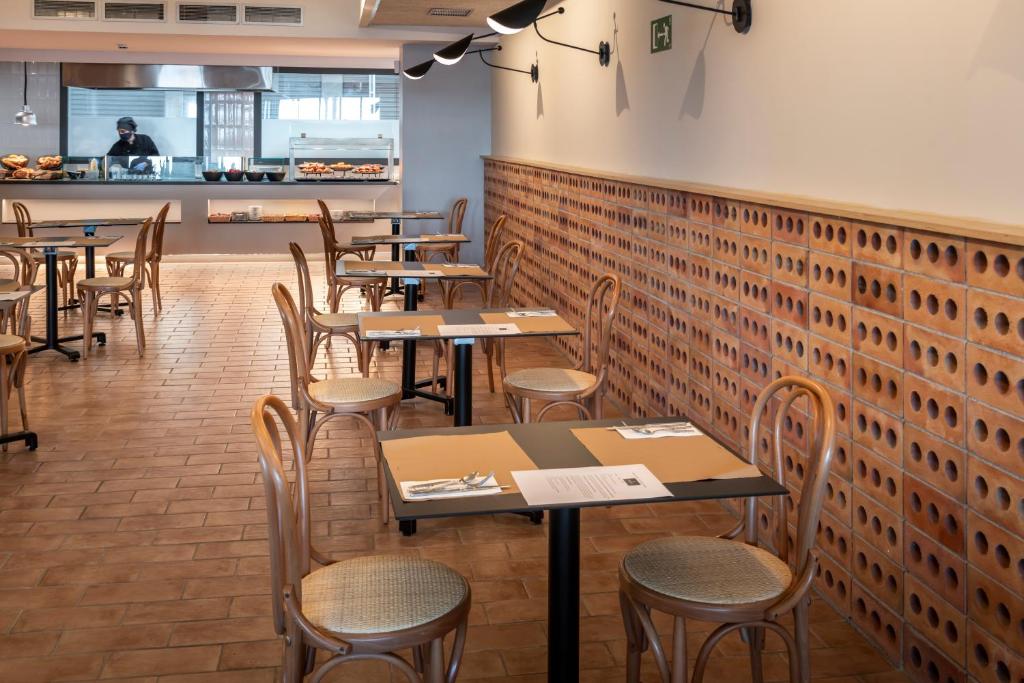Reštaurácia alebo iné gastronomické zariadenie v ubytovaní GHT Miratge - Only Adults 18 and up