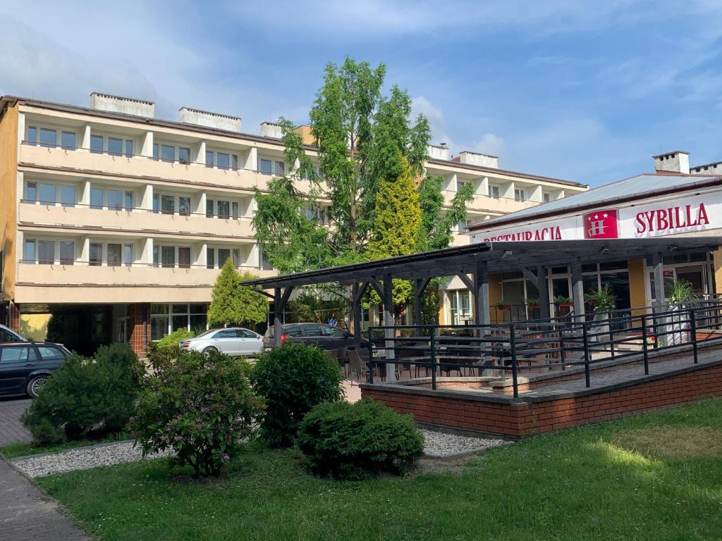 a hotel with a building in front of it at Hotel Sybilla in Puławy