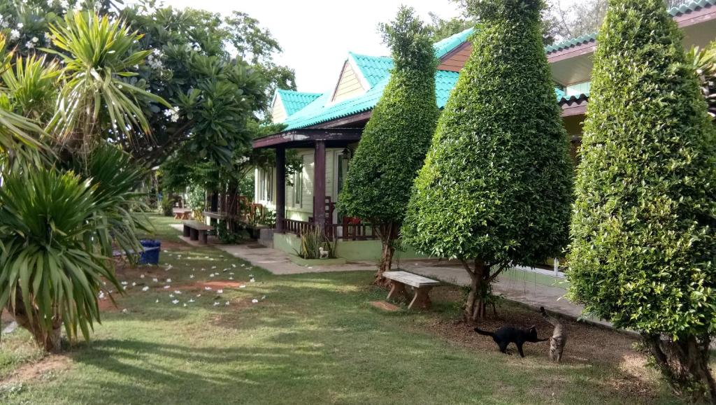 Zahrada ubytování แสงหิรัญ บีช รีสอร์ท
