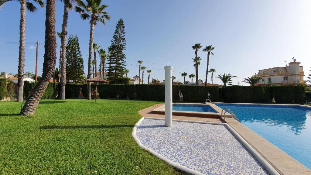 Bazén v ubytování - - - - - FRONT LINE - - - - - Primera Línea - - - - - Apartments in Playa Flamenca nebo v jeho okolí