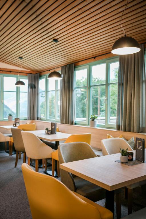 Posezení v ubytování JUFA Hotel Eisenerzer Ramsau
