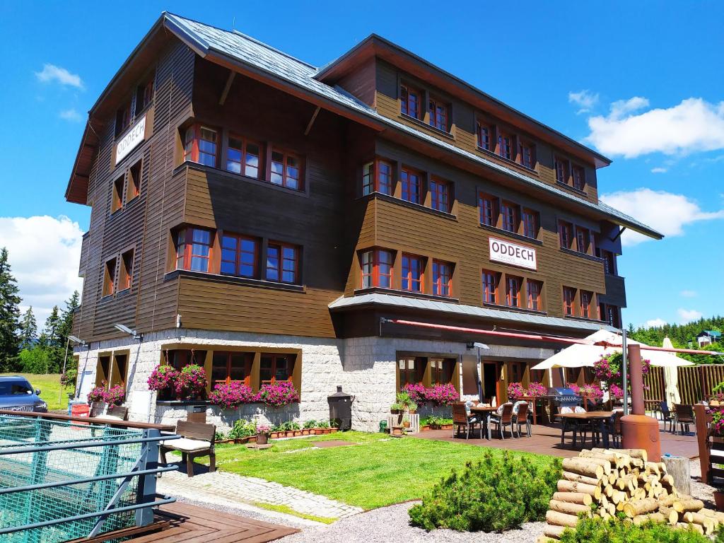 Budova, v ktorej sa hotel nachádza