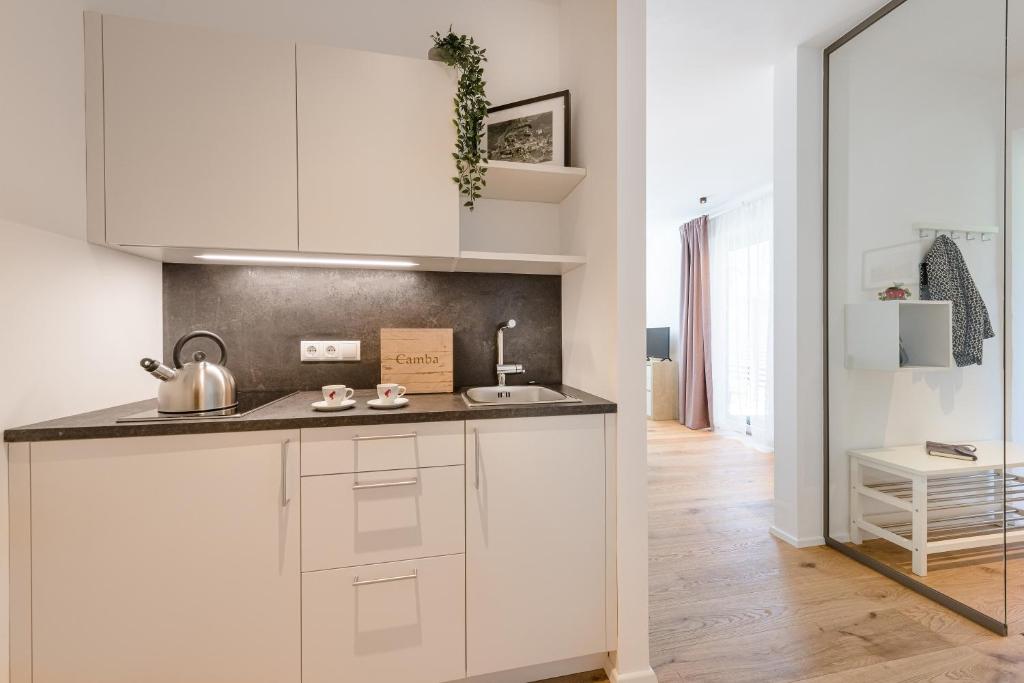 Kuchyň nebo kuchyňský kout v ubytování Appartements Prunner