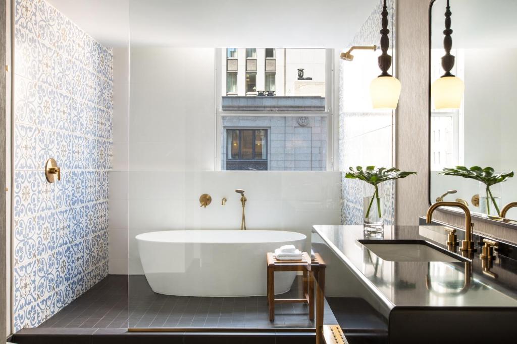 Kimpton Gray Hotel Chicago by IHG - Premium King Room Mit Badewanne Und Trainingsrad
