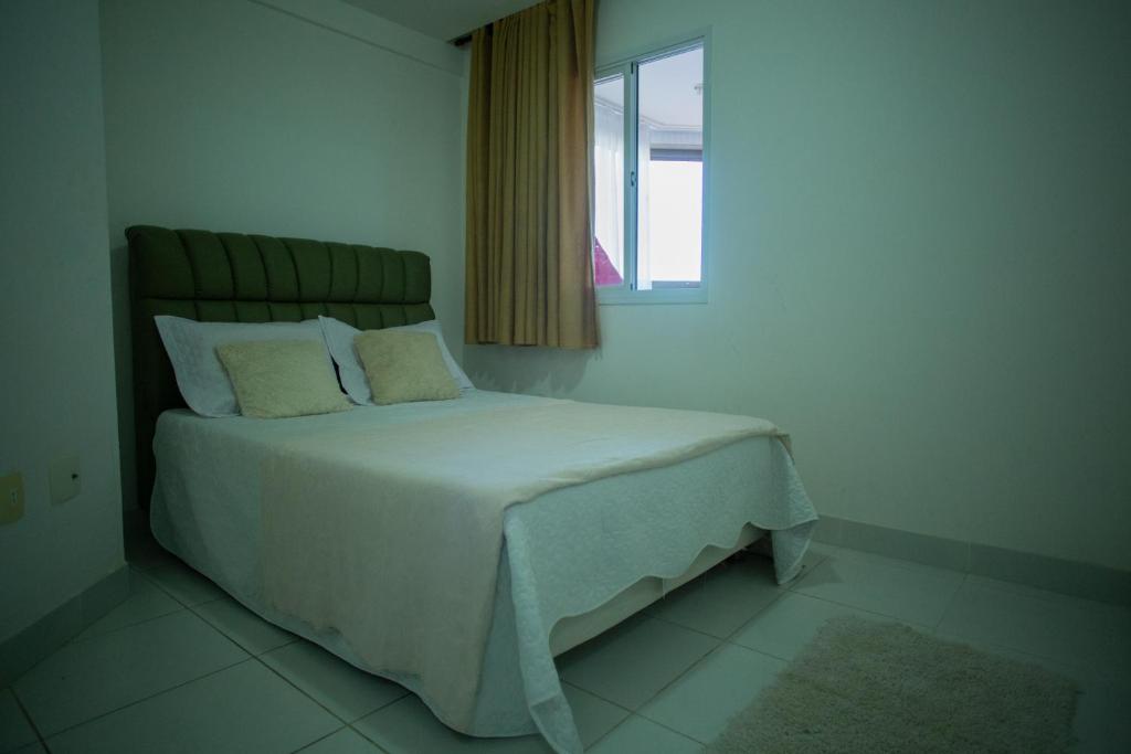  Apartamento de 3 Quartos - Em frente à Praia das Virtudes!