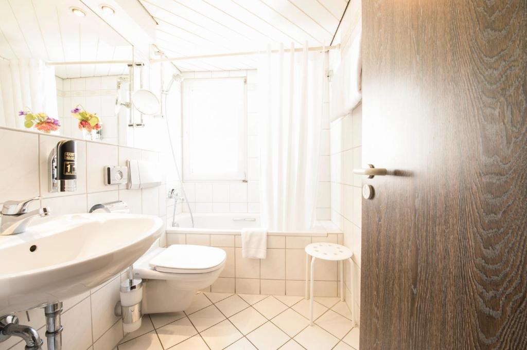 Koupelna v ubytování Hotel Traube Rüdesheim