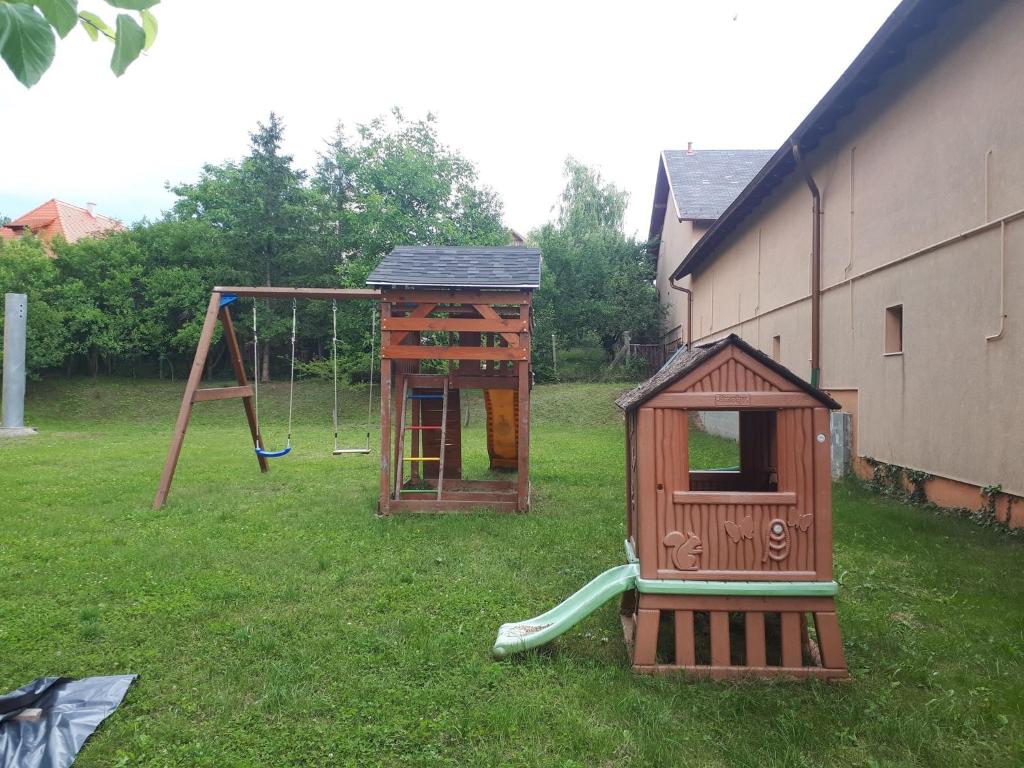 Herní místnost nebo prostor pro děti v ubytování Bianka Apartmanház