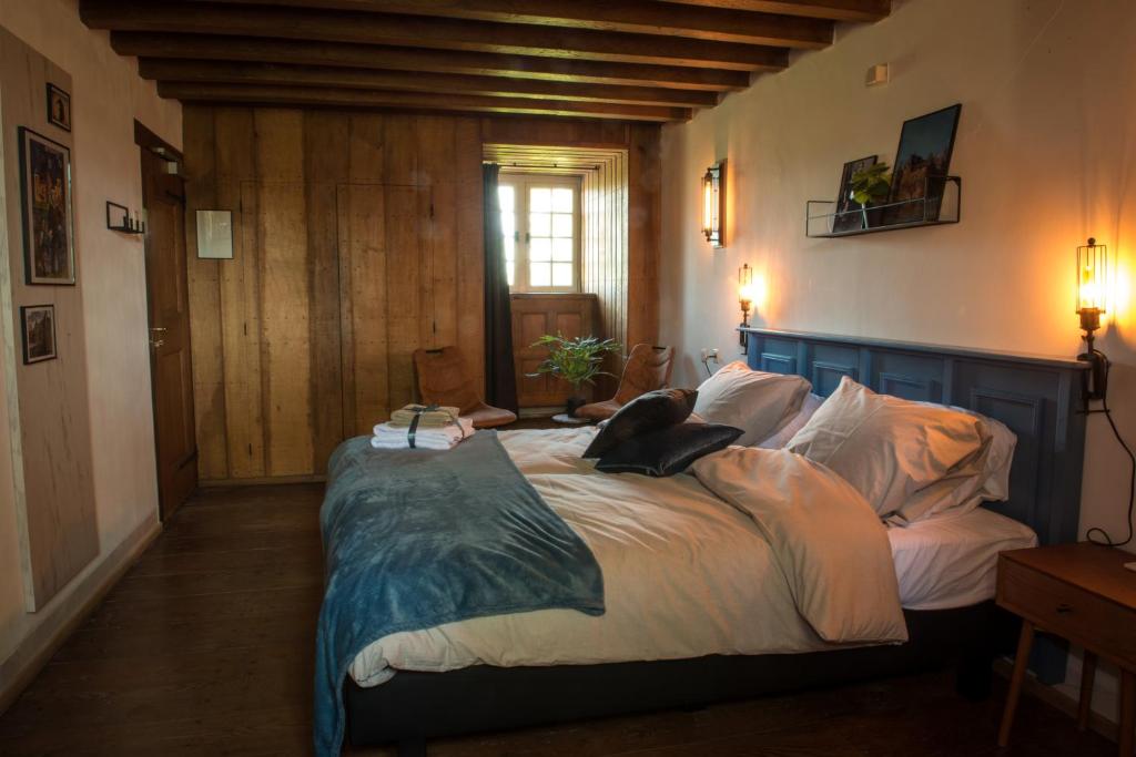 B&B kasteel Ammersoyen - Deluxe Double Room With Castle View