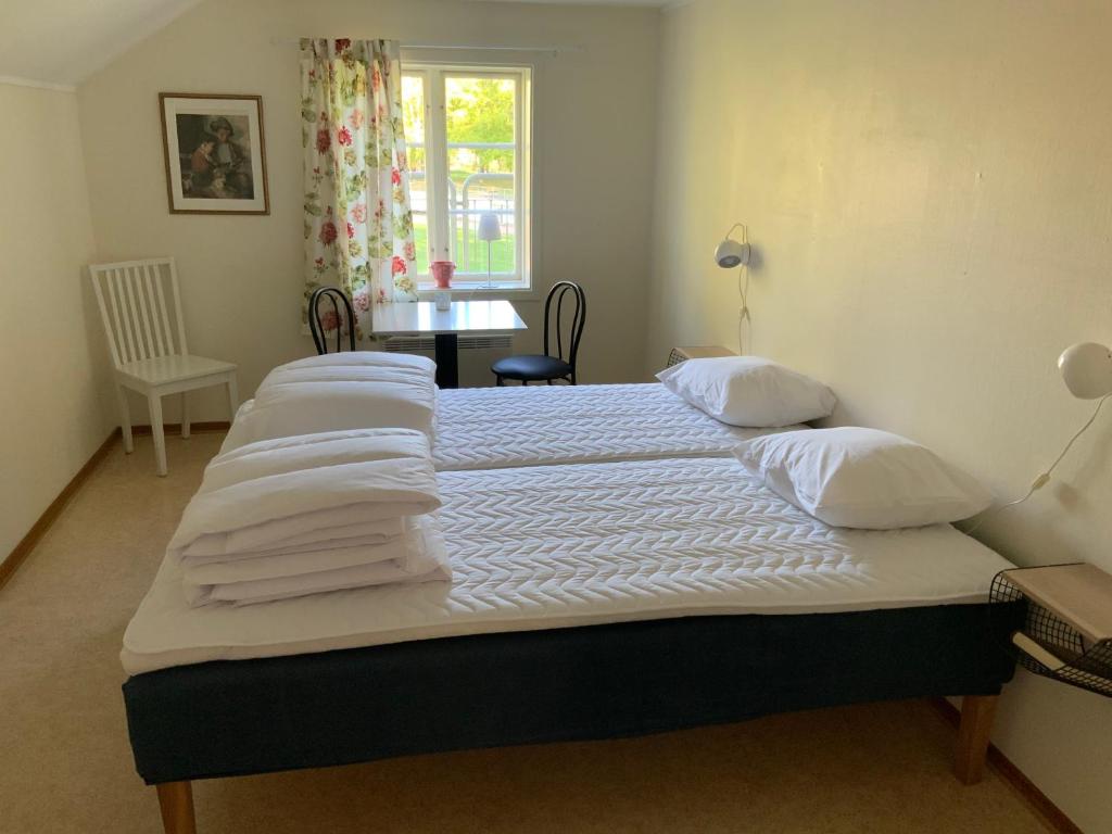 Postel nebo postele na pokoji v ubytování Evedals Vandrarhem Växjö