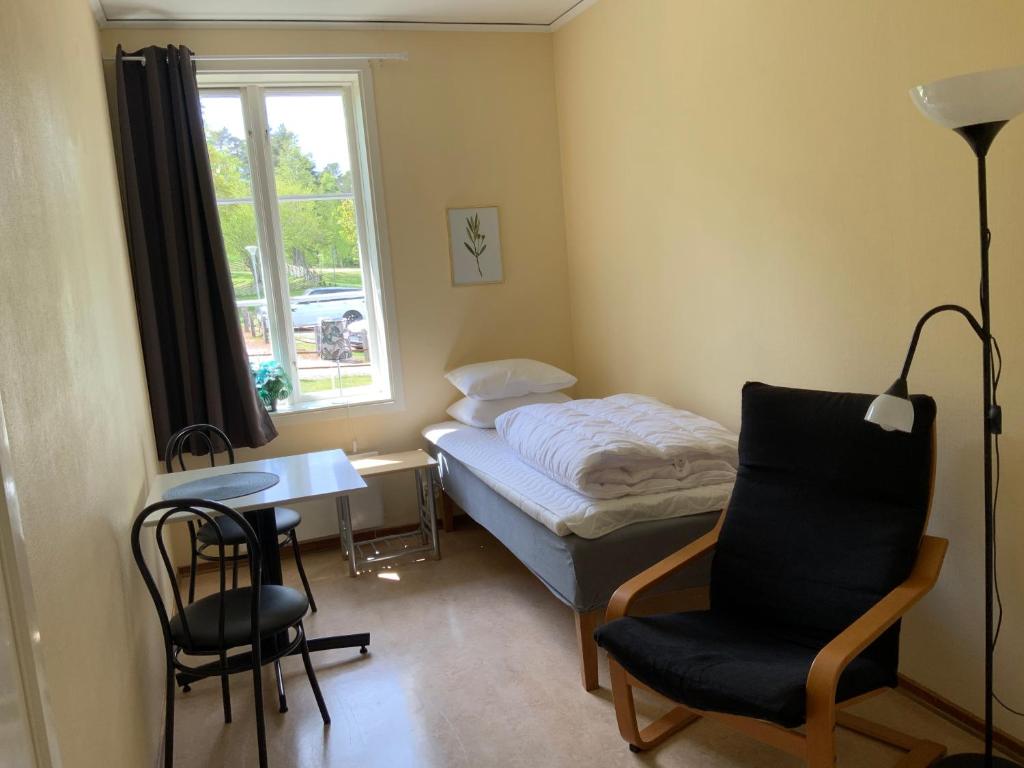 Postel nebo postele na pokoji v ubytování Evedals Vandrarhem Växjö