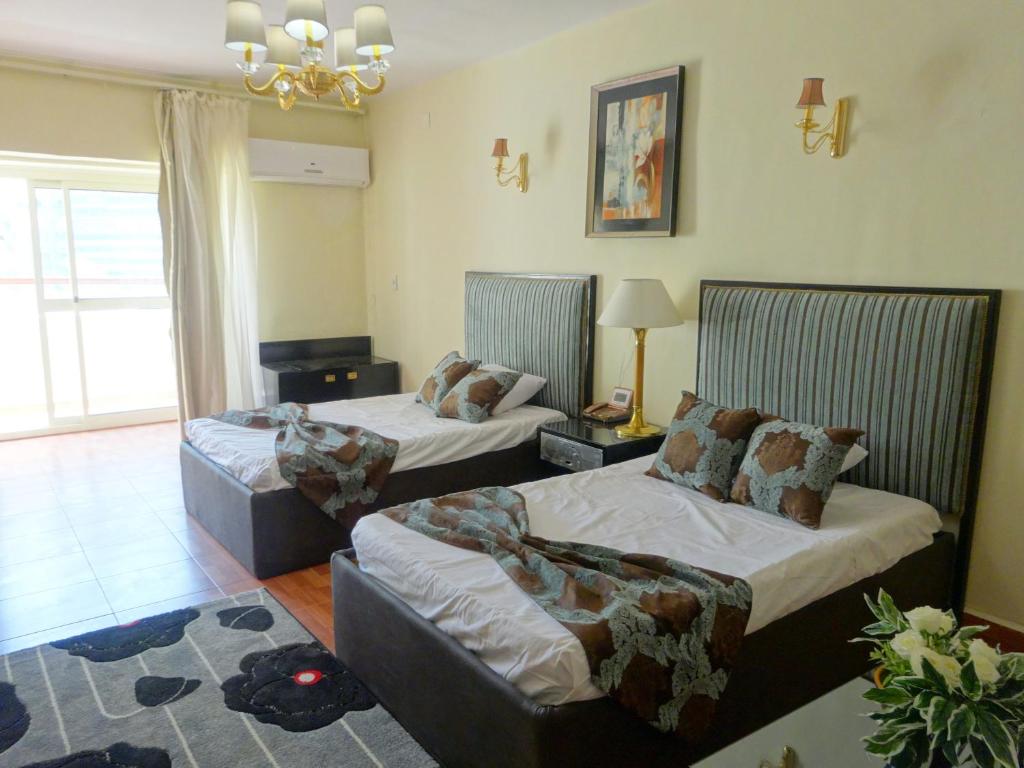 Postel nebo postele na pokoji v ubytování Indiana Hotel